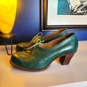 Vintage 50s green leather shoes,  size 8.5